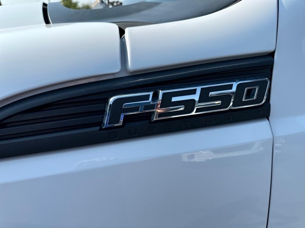 Ford Super Duty F-550 DRW 2WD Reg Cab 141" WB 60" CA XL 2016