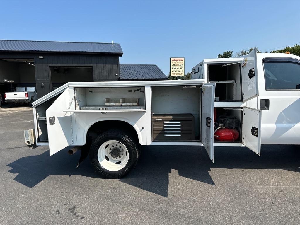 Ford Super Duty F-550 DRW 2WD Reg Cab 141" WB 60" CA XL 2016