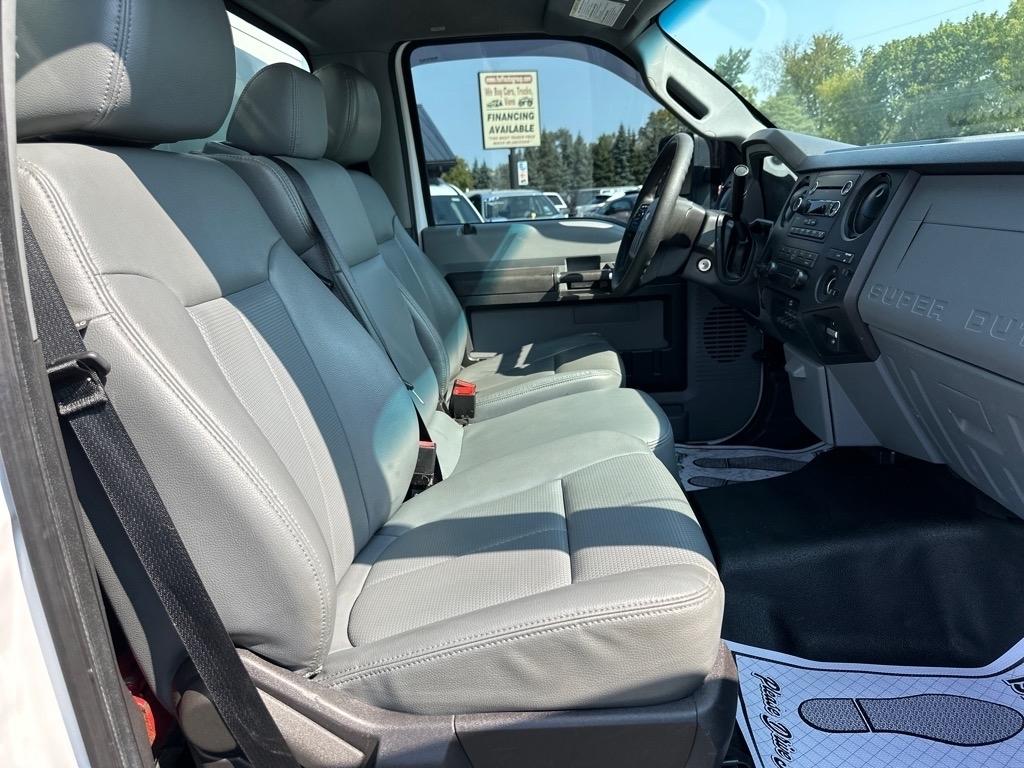 Ford Super Duty F-550 DRW 2WD Reg Cab 141" WB 60" CA XL 2016