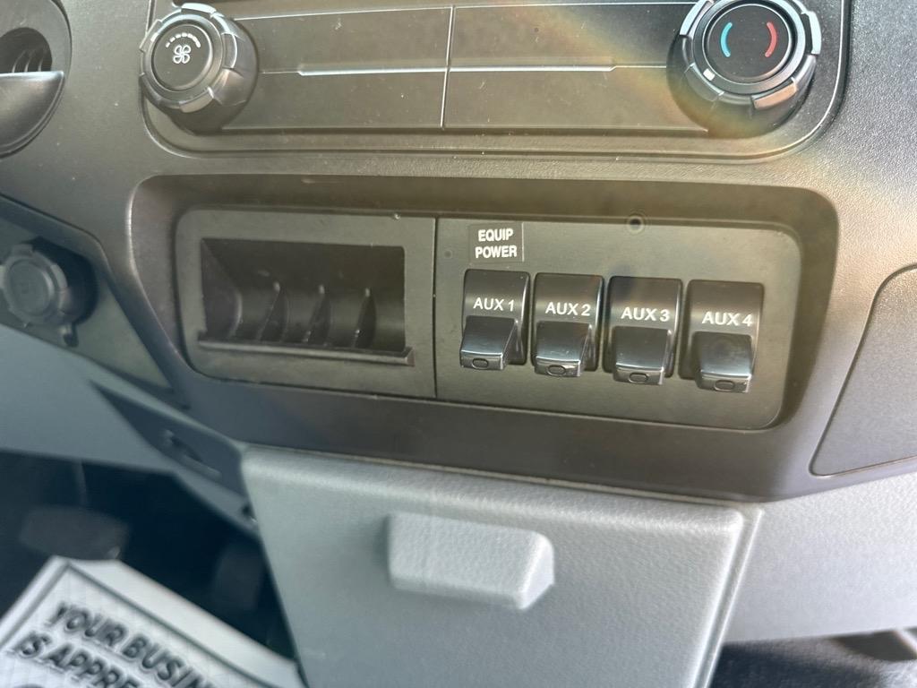 Ford Super Duty F-550 DRW 2WD Reg Cab 141" WB 60" CA XL 2016