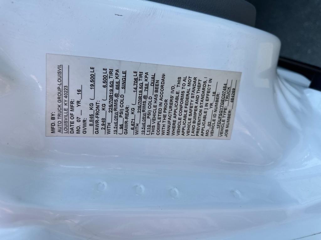 Ford Super Duty F-550 DRW 2WD Reg Cab 141" WB 60" CA XL 2016