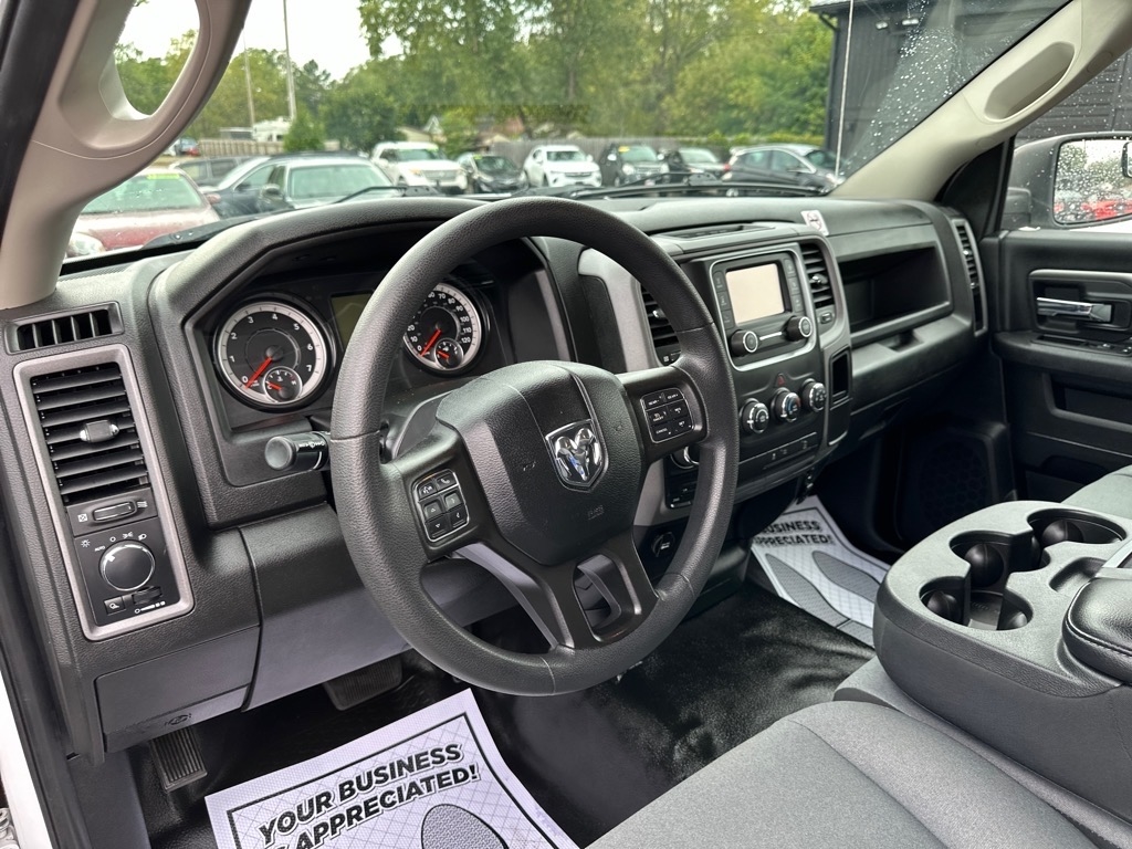 RAM 1500 Classic Tradesman 4x4 Reg Cab 8' Box 2021 RAM 1500 Classic Tradesman 4x4 Reg Cab 8' Box 2021