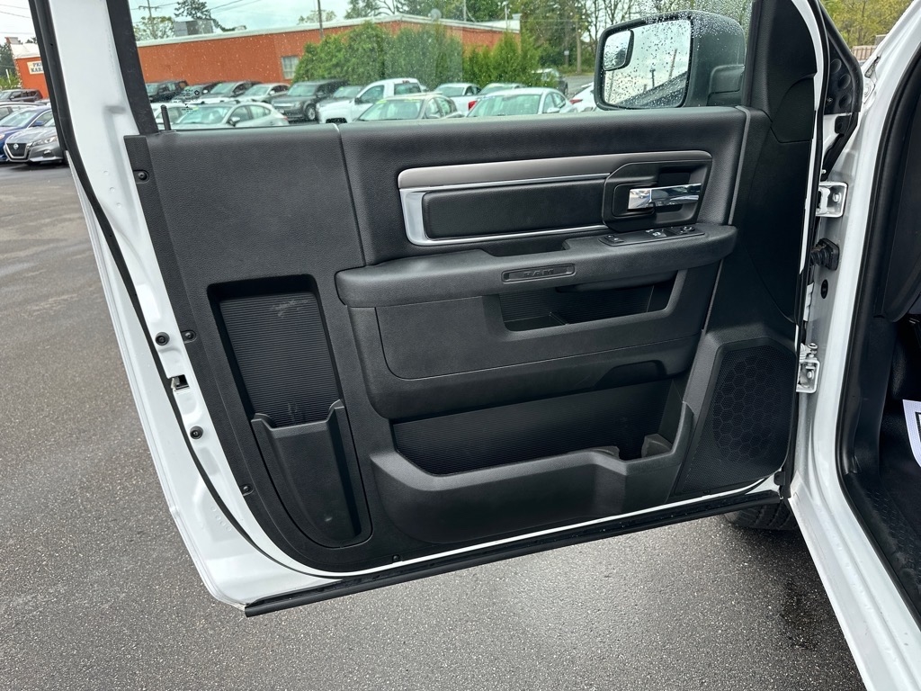 RAM 1500 Classic Tradesman 4x4 Reg Cab 8' Box 2021 RAM 1500 Classic Tradesman 4x4 Reg Cab 8' Box 2021