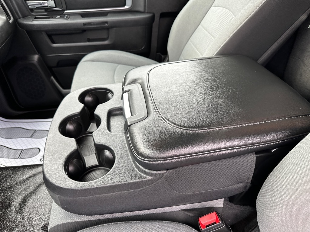 RAM 1500 Classic Tradesman 4x4 Reg Cab 8' Box 2021 RAM 1500 Classic Tradesman 4x4 Reg Cab 8' Box 2021