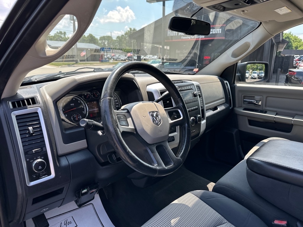 RAM 1500 4WD Quad Cab 140.5" Big Horn 2011