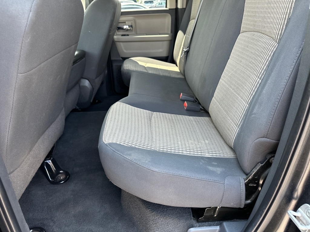 RAM 1500 4WD Quad Cab 140.5" Big Horn 2011