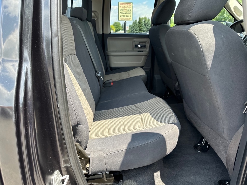 RAM 1500 4WD Quad Cab 140.5" Big Horn 2011