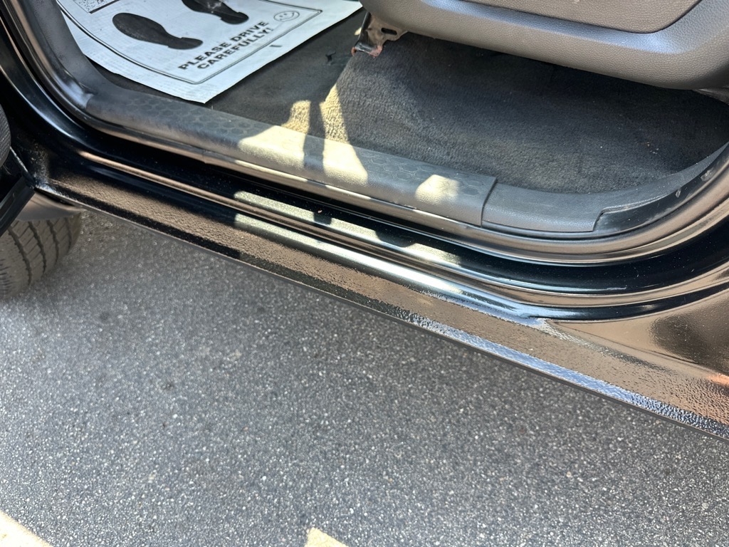 RAM 1500 4WD Quad Cab 140.5" Big Horn 2011