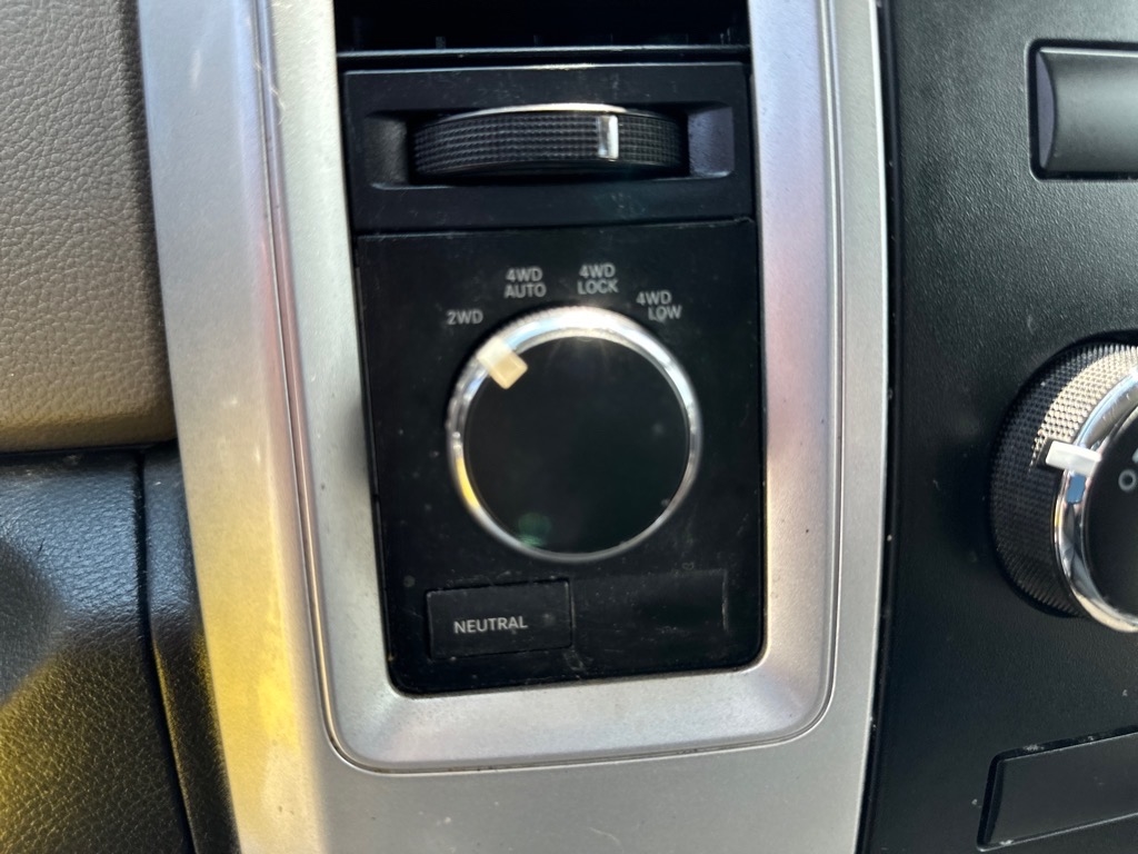 RAM 1500 4WD Quad Cab 140.5" Big Horn 2011