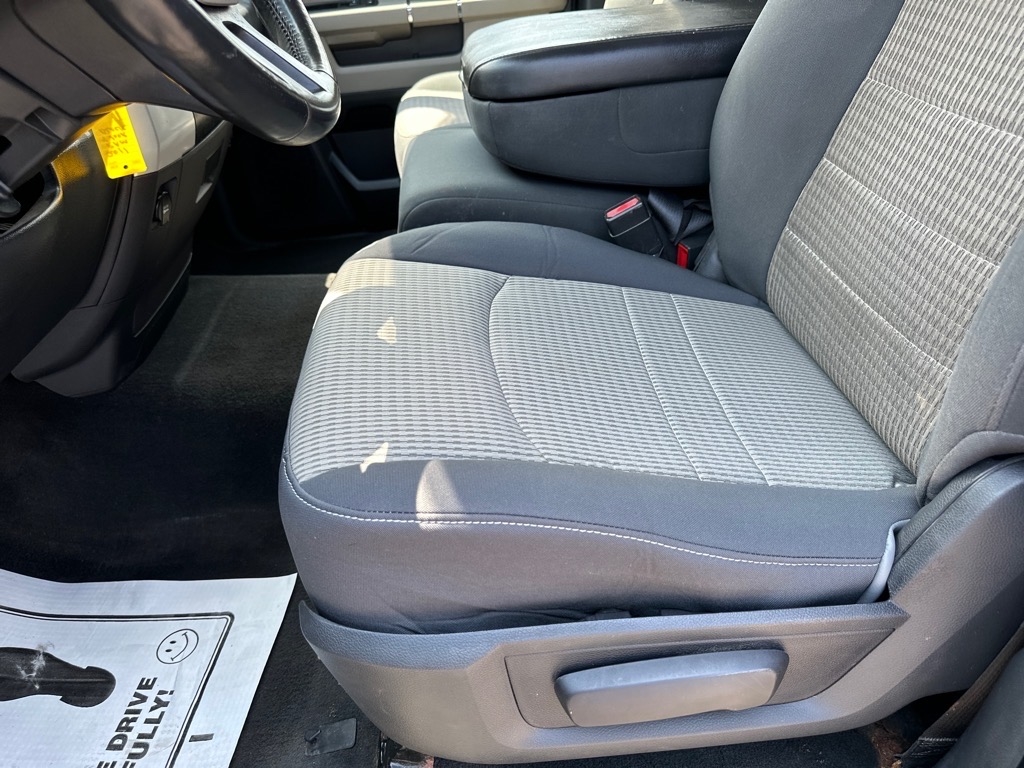 RAM 1500 4WD Quad Cab 140.5" Big Horn 2011