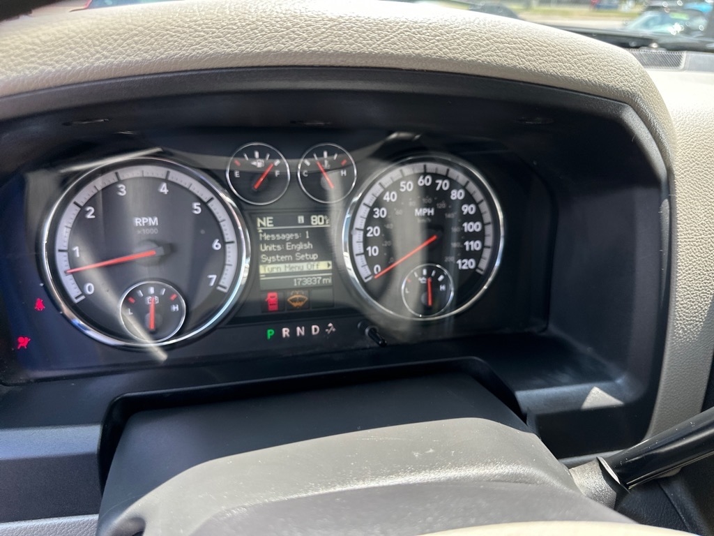 RAM 1500 4WD Quad Cab 140.5" Big Horn 2011