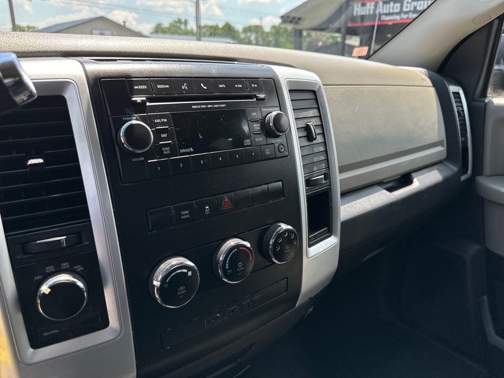 RAM 1500 4WD Quad Cab 140.5" Big Horn 2011