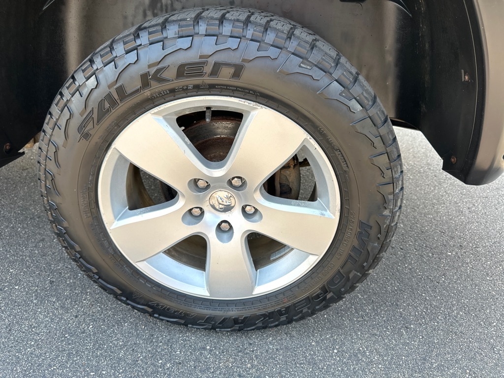 RAM 1500 4WD Quad Cab 140.5" Big Horn 2011