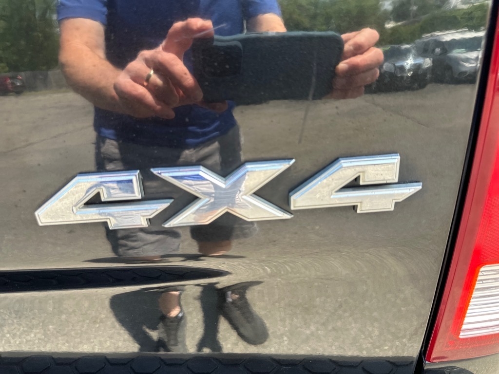 RAM 1500 4WD Quad Cab 140.5" Big Horn 2011