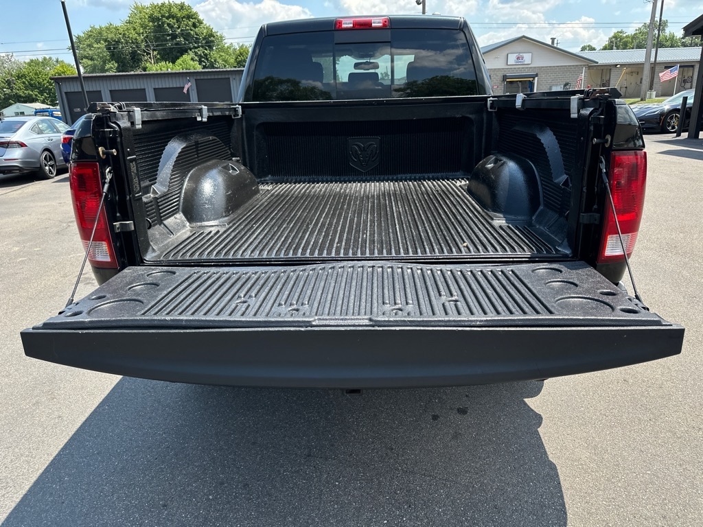 RAM 1500 4WD Quad Cab 140.5" Big Horn 2011