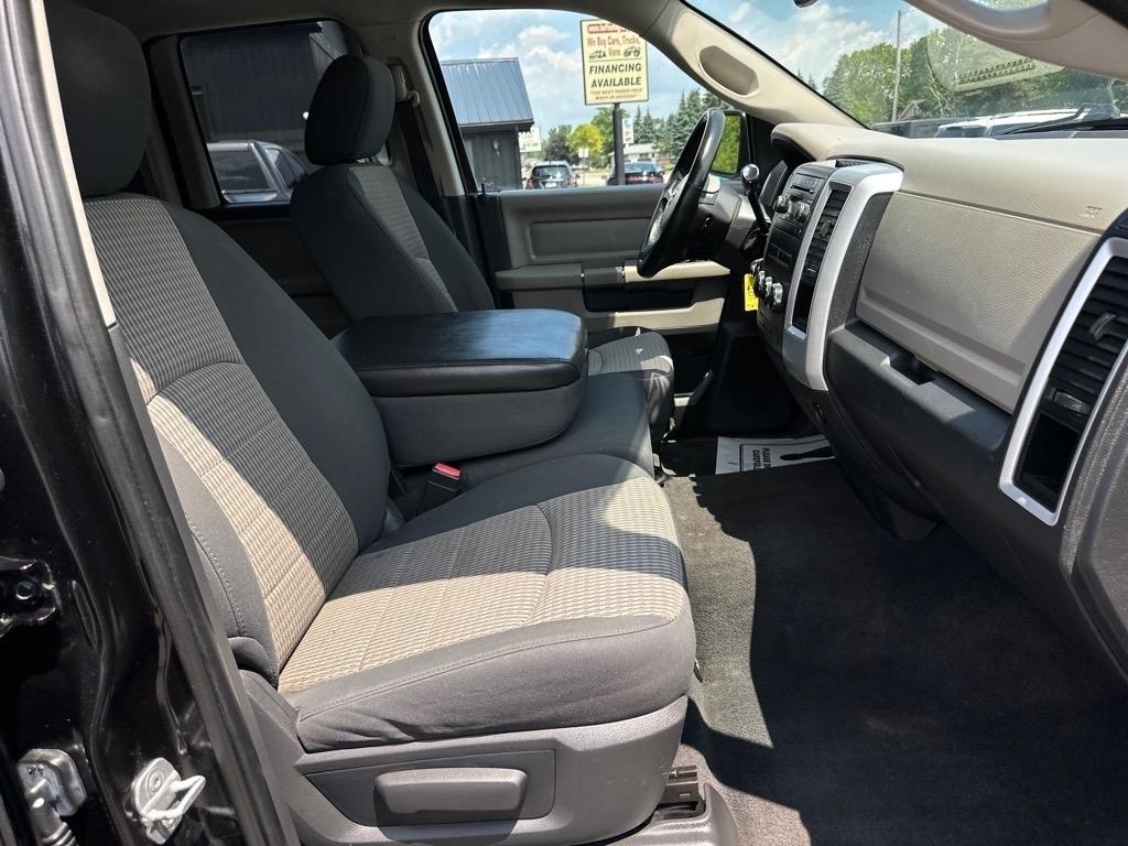 RAM 1500 4WD Quad Cab 140.5" Big Horn 2011