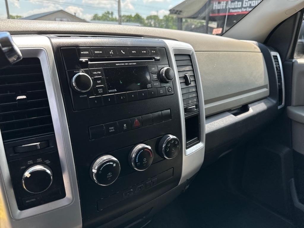 RAM 1500 4WD Quad Cab 140.5" Big Horn 2011