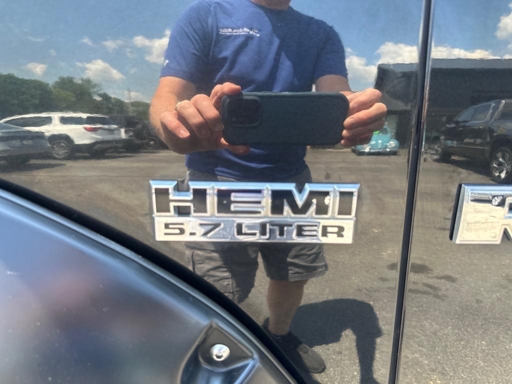 RAM 1500 4WD Quad Cab 140.5" Big Horn 2011