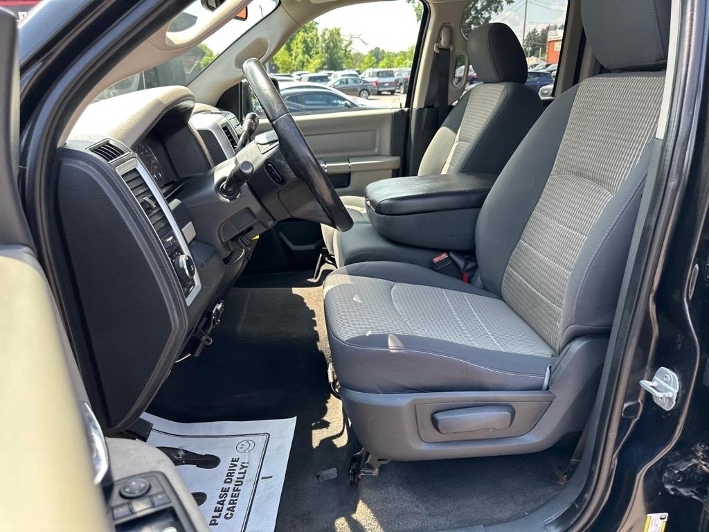 RAM 1500 4WD Quad Cab 140.5" Big Horn 2011