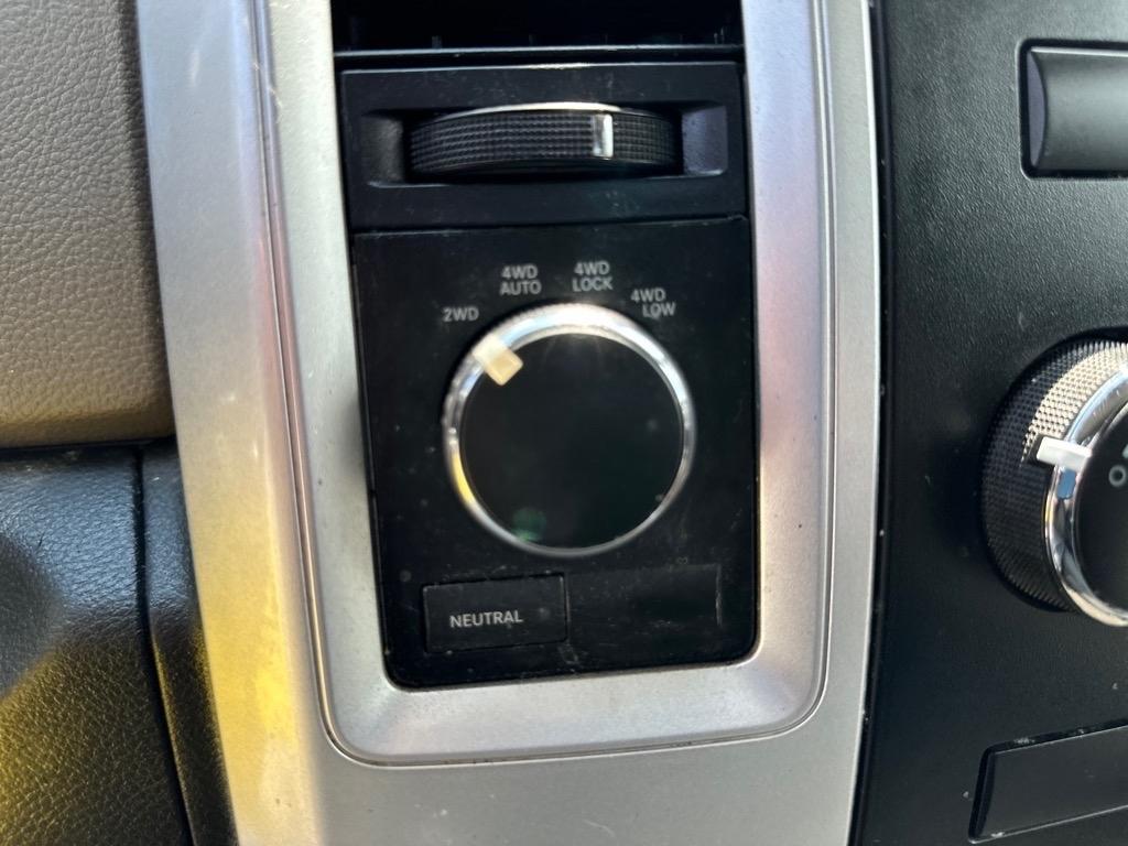 RAM 1500 4WD Quad Cab 140.5" Big Horn 2011