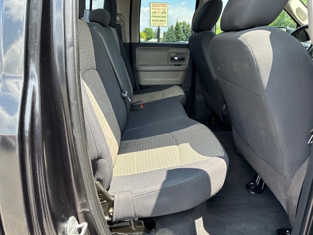 RAM 1500 4WD Quad Cab 140.5" Big Horn 2011