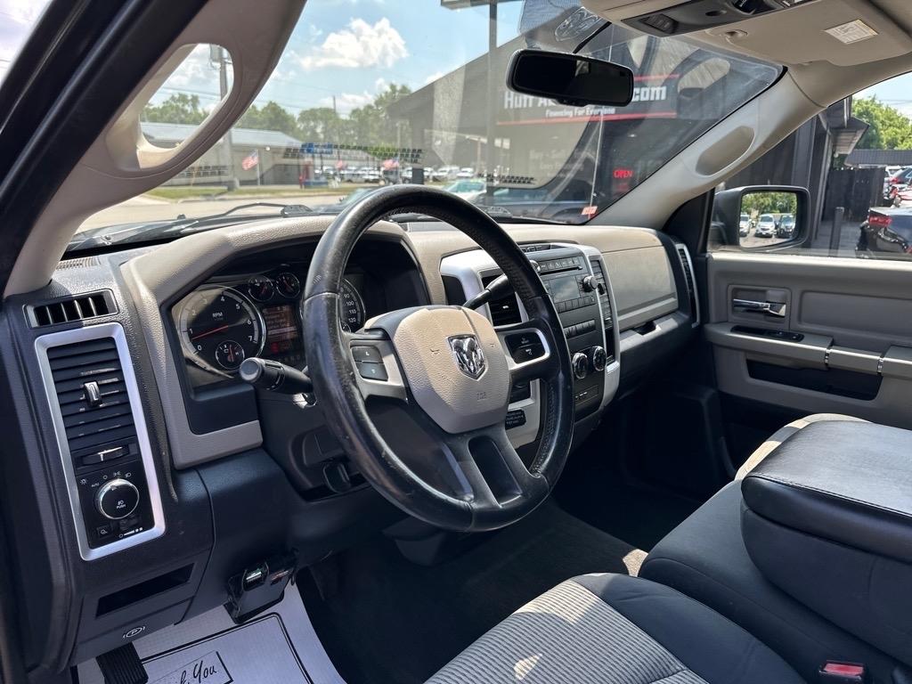 RAM 1500 4WD Quad Cab 140.5" Big Horn 2011