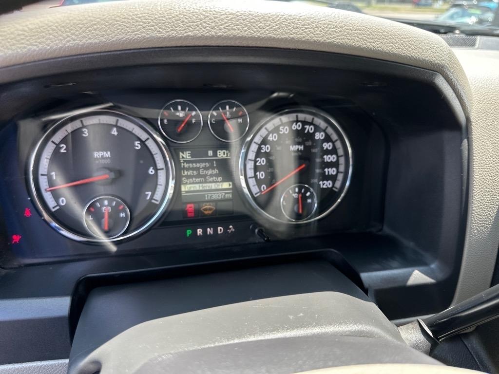 RAM 1500 4WD Quad Cab 140.5" Big Horn 2011