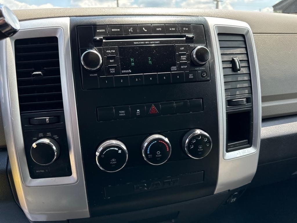 RAM 1500 4WD Quad Cab 140.5" Big Horn 2011