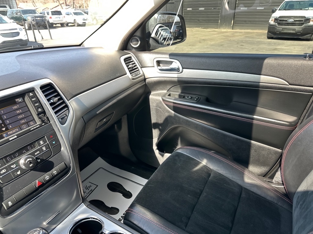 Jeep Grand Cherokee 4WD 4dr Laredo Trailhawk *Ltd Avail* 2013 Jeep Grand Cherokee 4WD 4dr Laredo Trailhawk *Ltd Avail* 2013