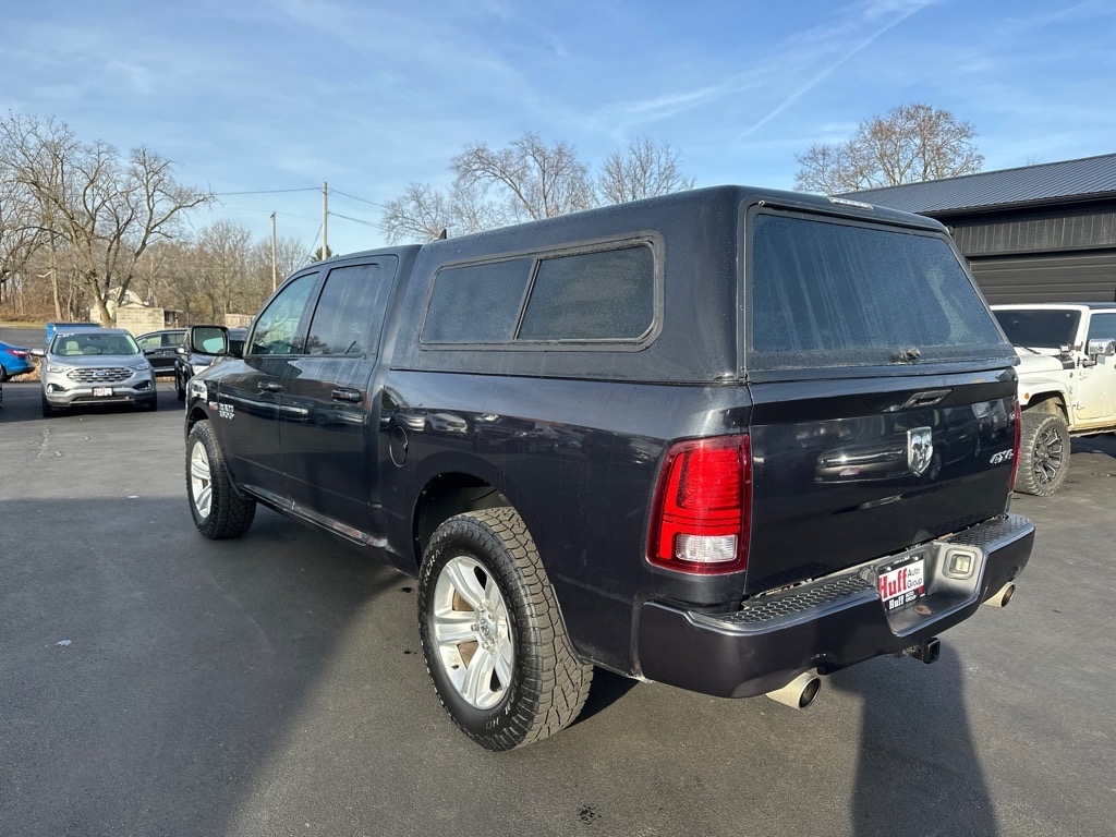 RAM 1500 4WD Crew Cab 140.5" Sport 2016
