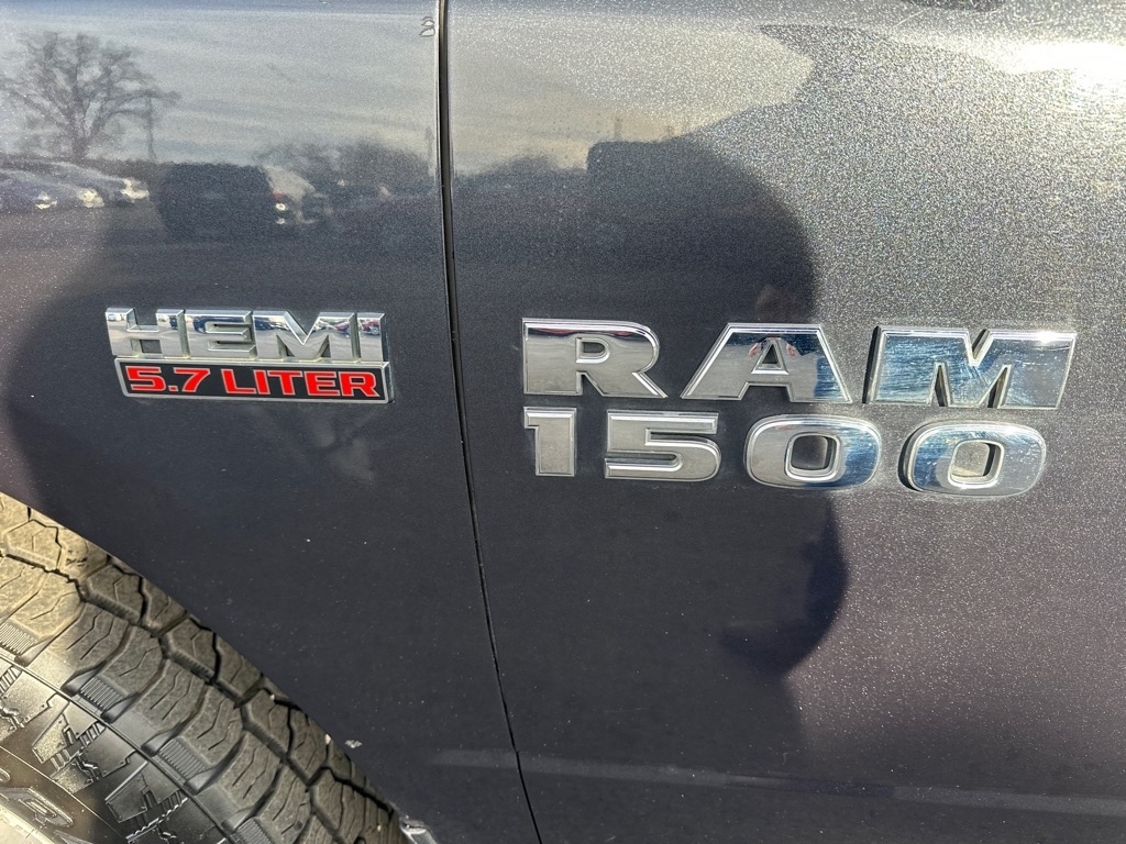 RAM 1500 4WD Crew Cab 140.5" Sport 2016