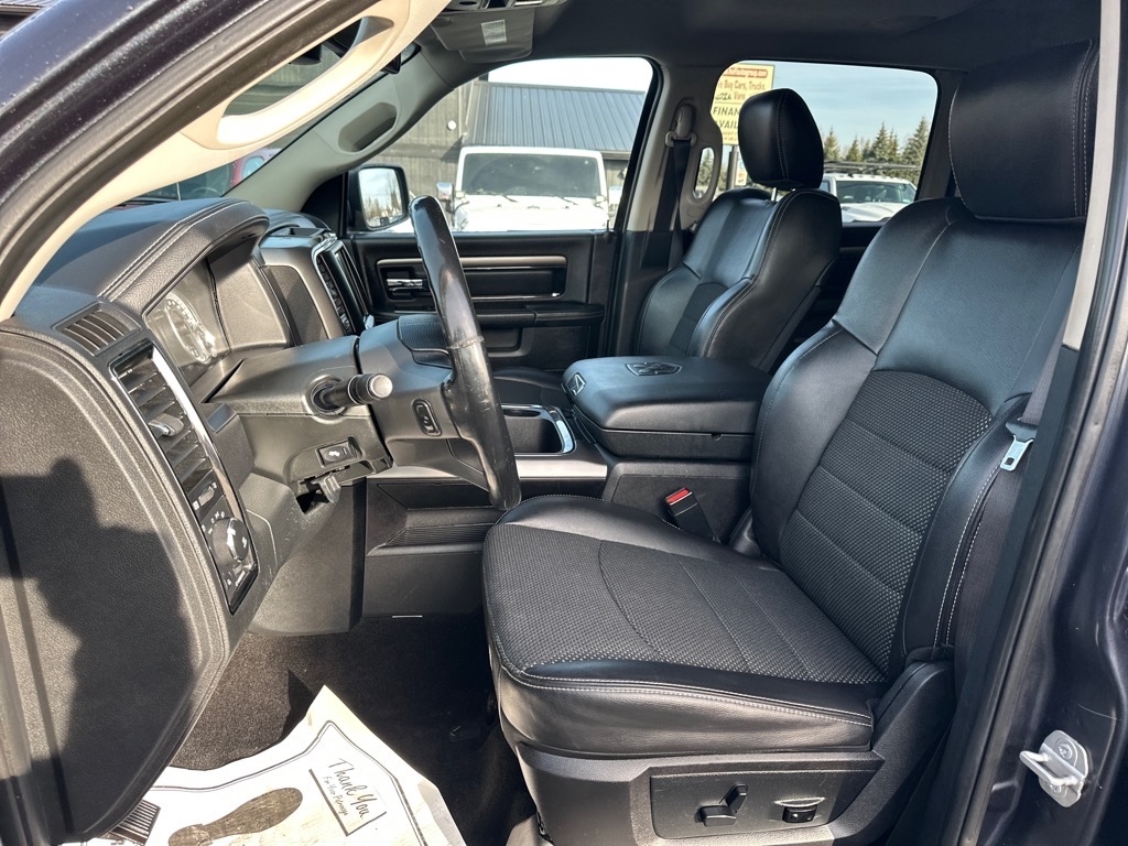 RAM 1500 4WD Crew Cab 140.5" Sport 2016