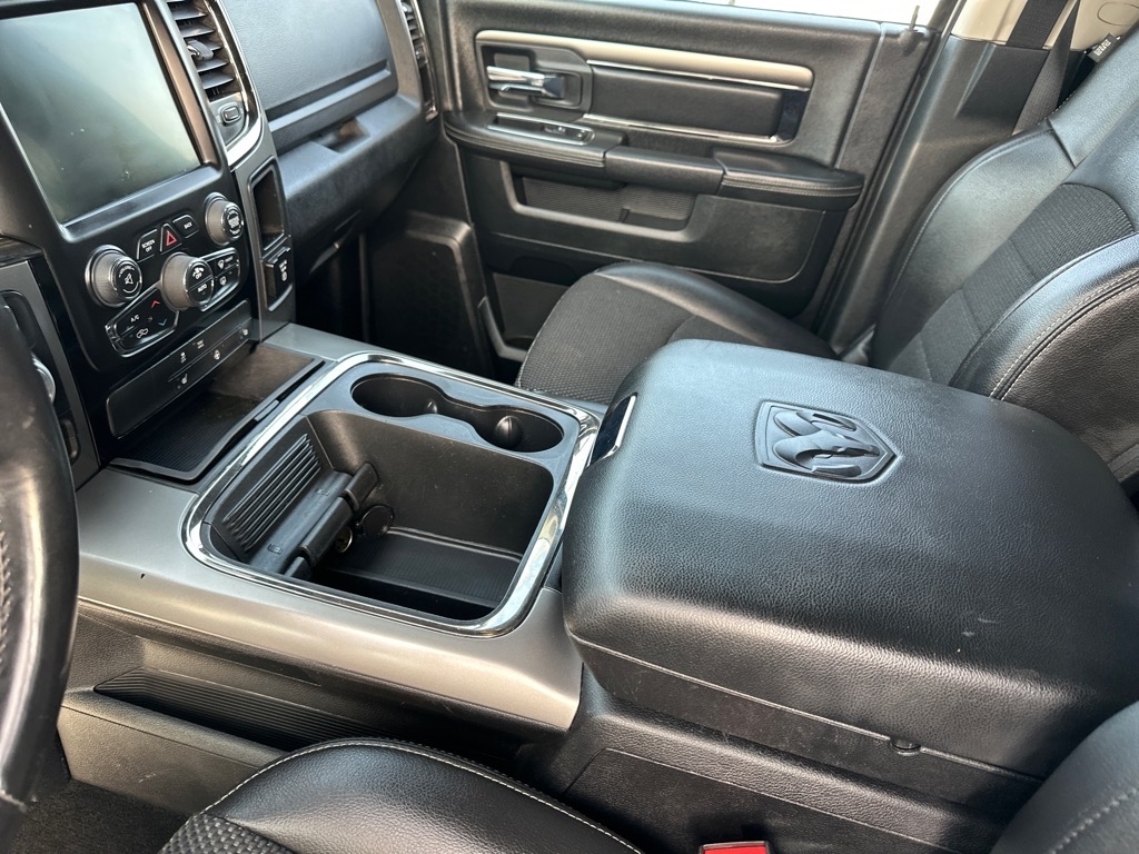 RAM 1500 4WD Crew Cab 140.5" Sport 2016