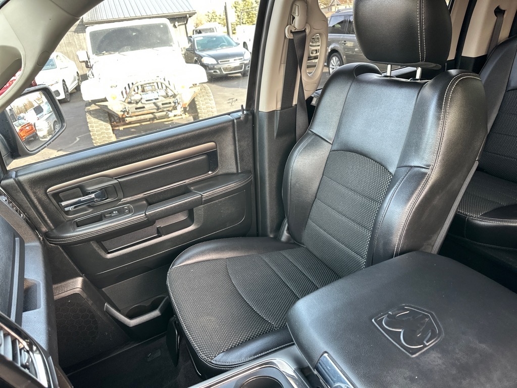 RAM 1500 4WD Crew Cab 140.5" Sport 2016