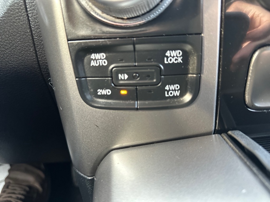 RAM 1500 4WD Crew Cab 140.5" Sport 2016