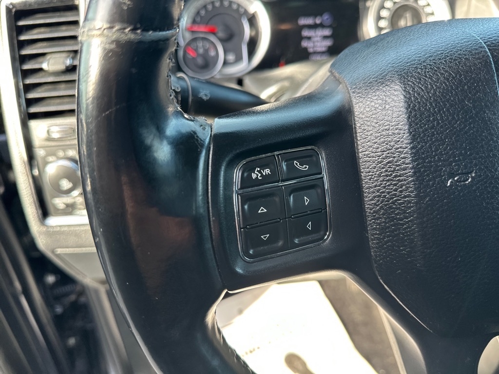 RAM 1500 4WD Crew Cab 140.5" Sport 2016