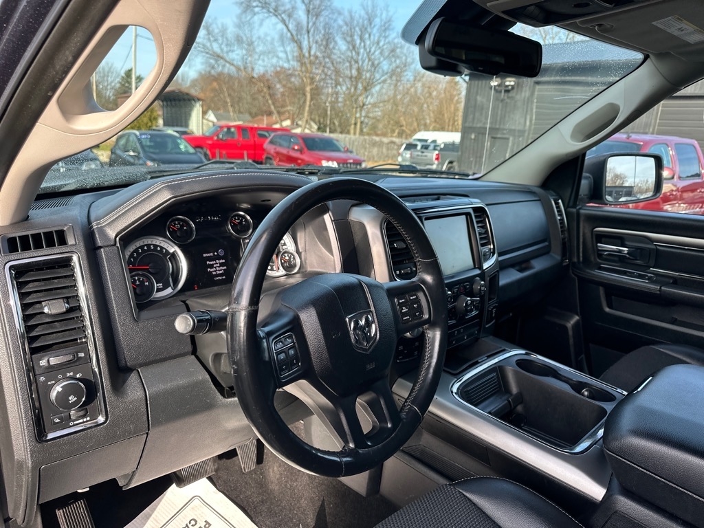 RAM 1500 4WD Crew Cab 140.5" Sport 2016