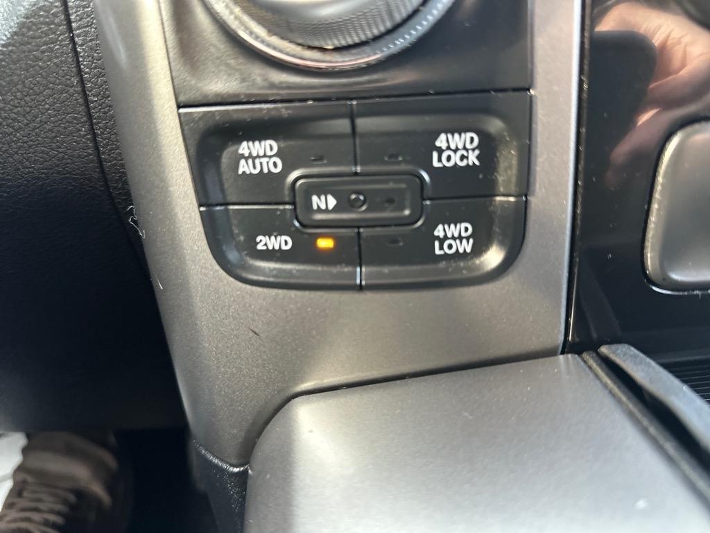 RAM 1500 4WD Crew Cab 140.5" Sport 2016