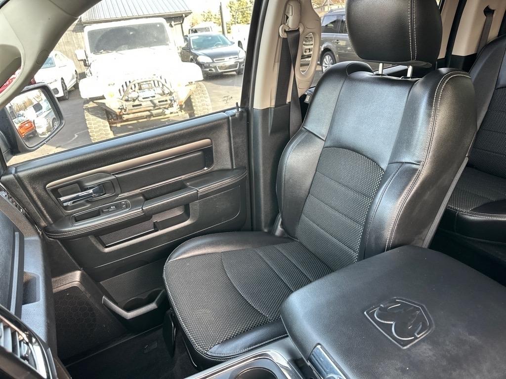 RAM 1500 4WD Crew Cab 140.5" Sport 2016