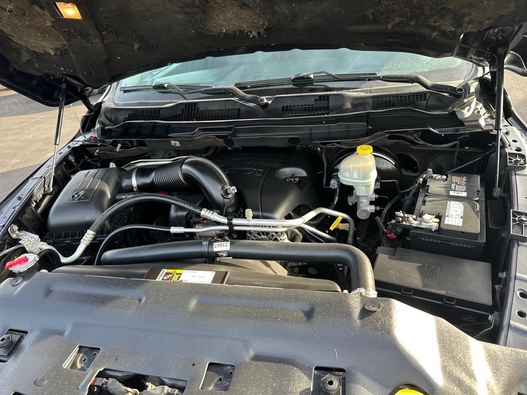 RAM 1500 4WD Crew Cab 140.5" Sport 2016