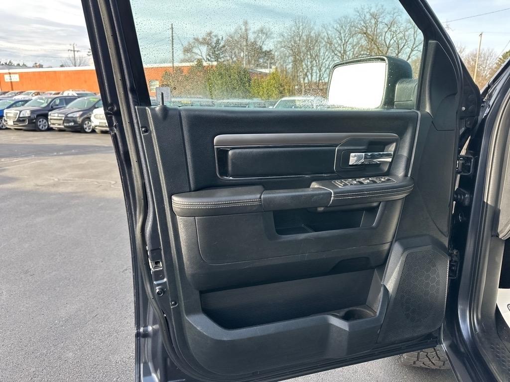 RAM 1500 4WD Crew Cab 140.5" Sport 2016