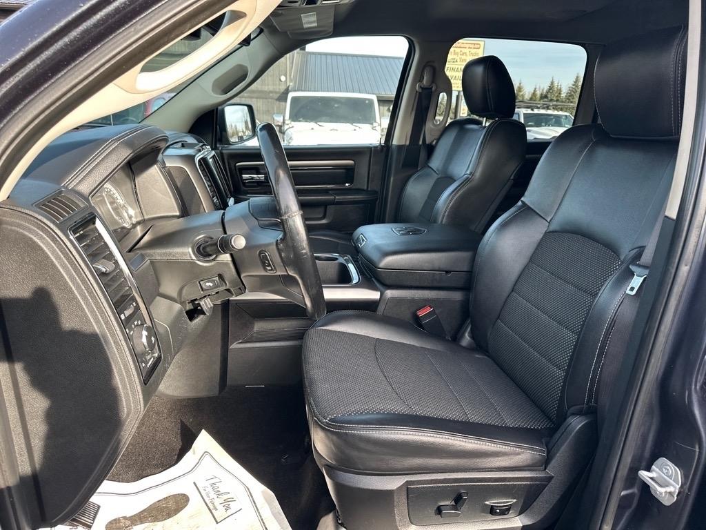 RAM 1500 4WD Crew Cab 140.5" Sport 2016