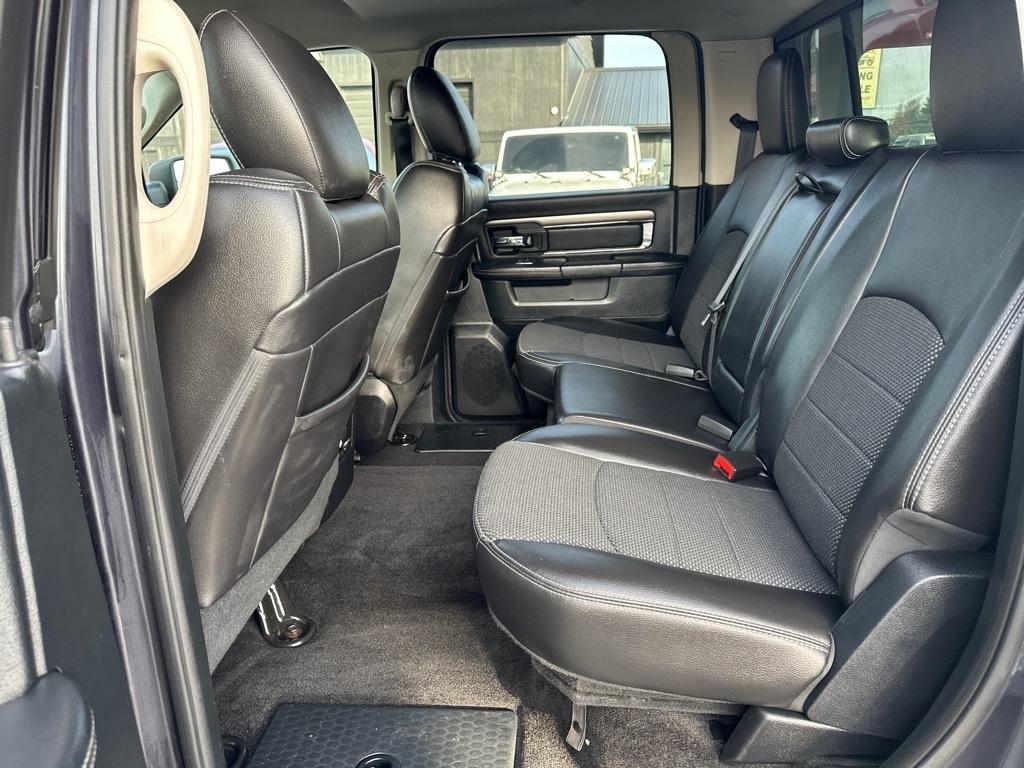 RAM 1500 4WD Crew Cab 140.5" Sport 2016