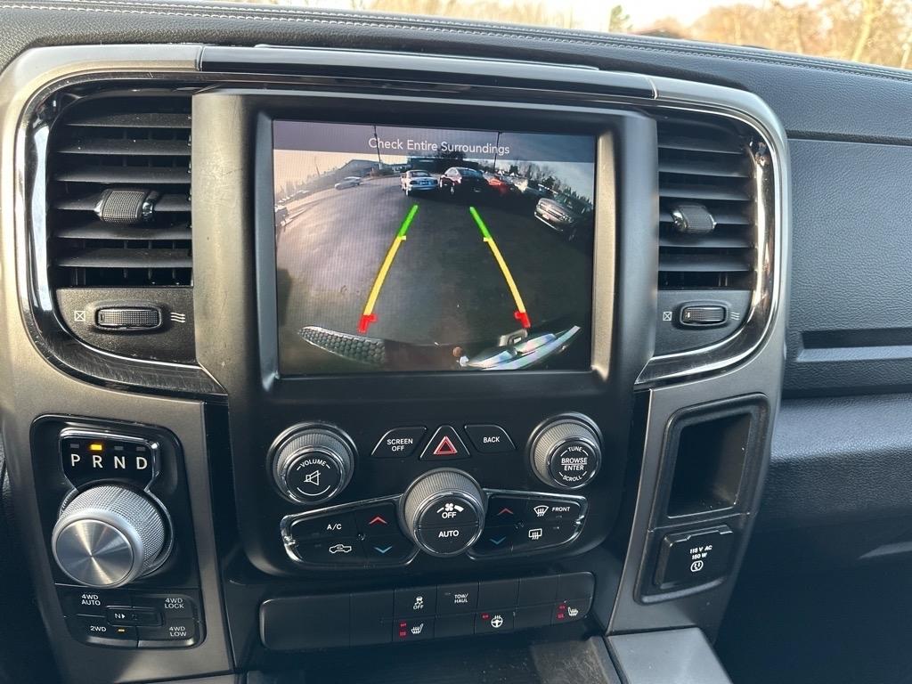 RAM 1500 4WD Crew Cab 140.5" Sport 2016