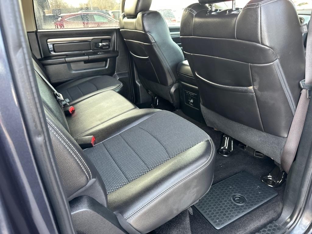 RAM 1500 4WD Crew Cab 140.5" Sport 2016