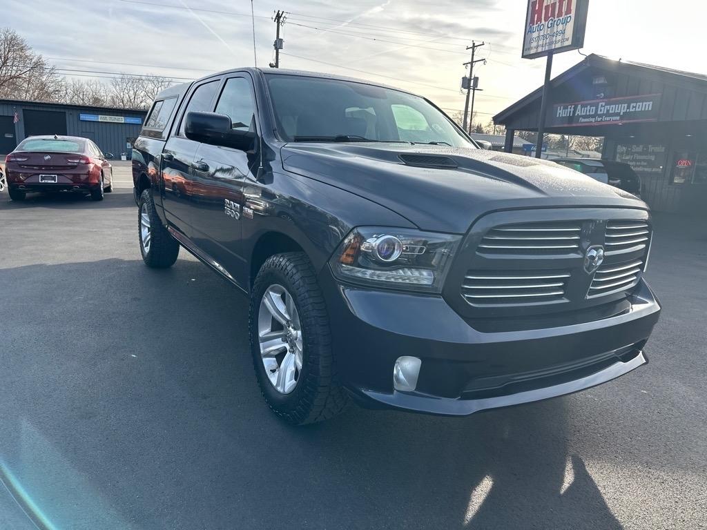 RAM 1500 4WD Crew Cab 140.5" Sport 2016