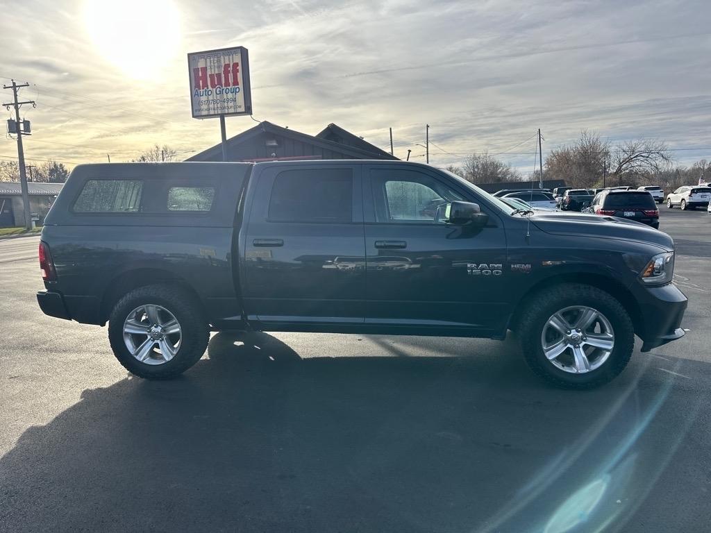 RAM 1500 4WD Crew Cab 140.5" Sport 2016