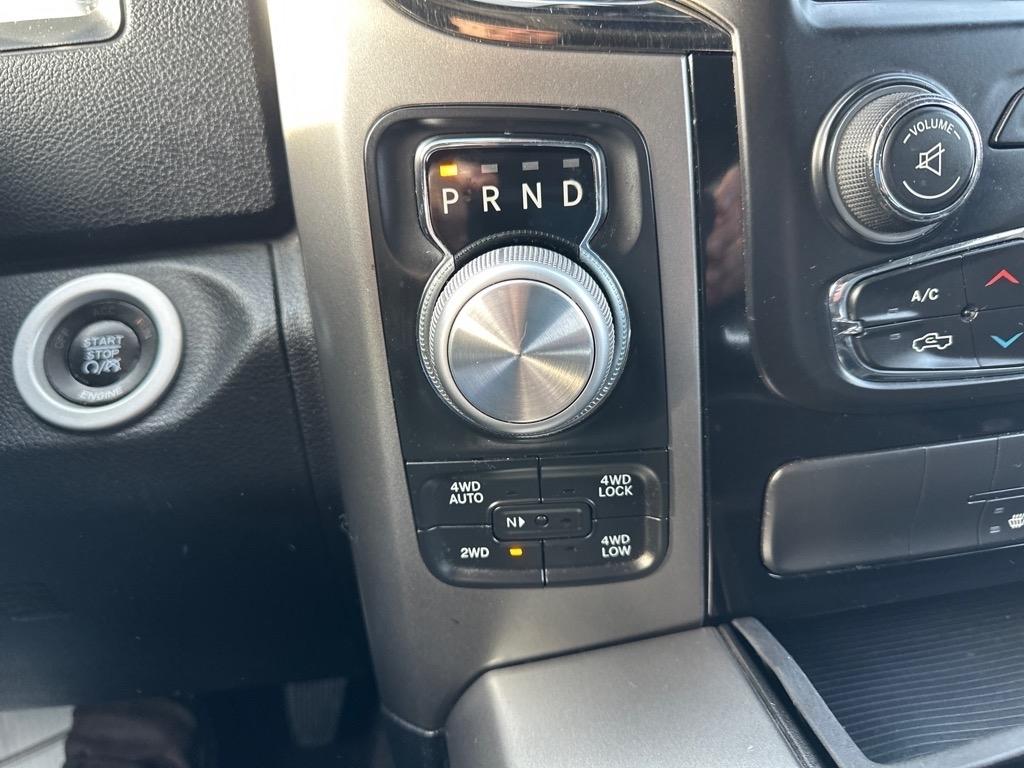 RAM 1500 4WD Crew Cab 140.5" Sport 2016