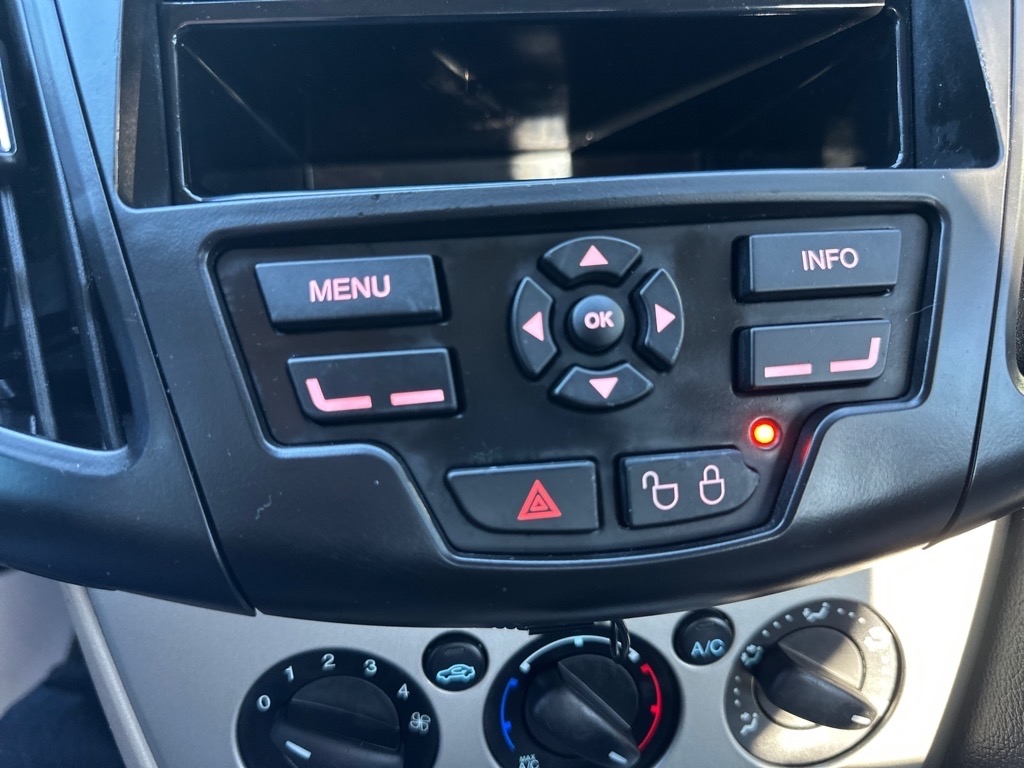 Ford Focus 4dr Sdn SE 2013