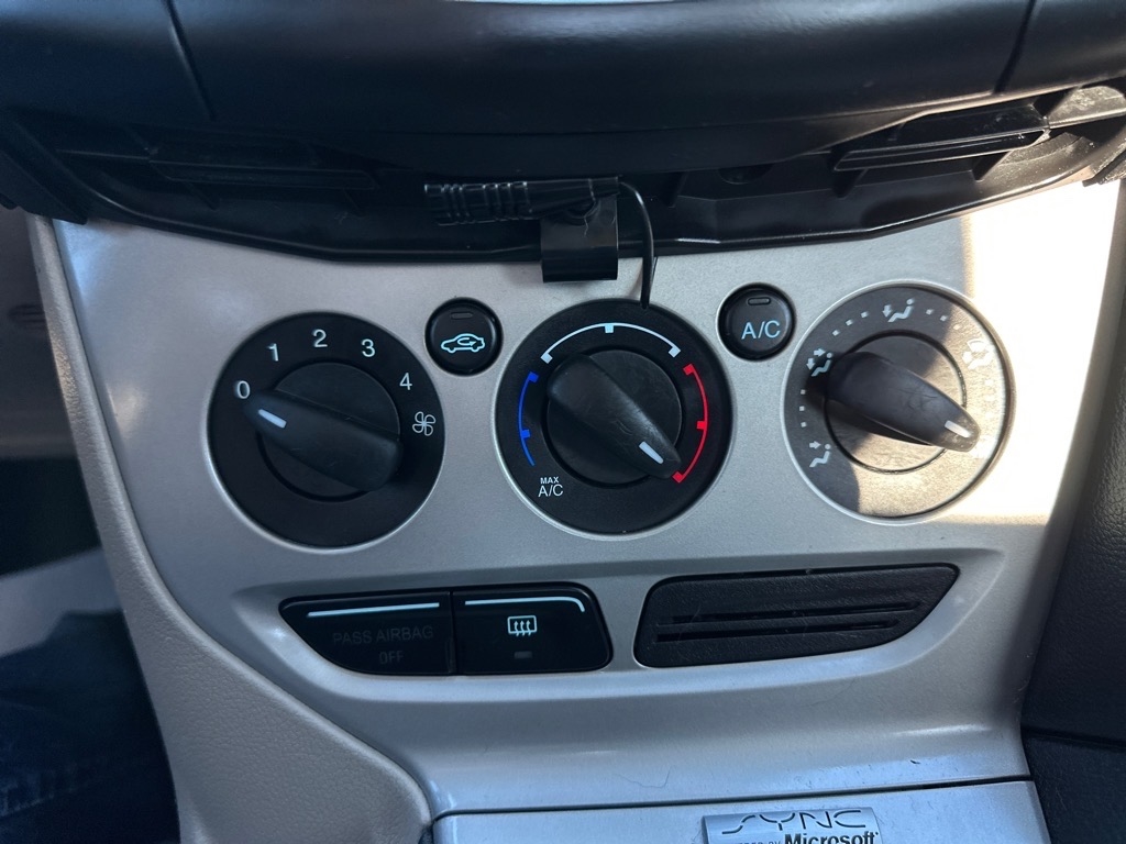 Ford Focus 4dr Sdn SE 2013